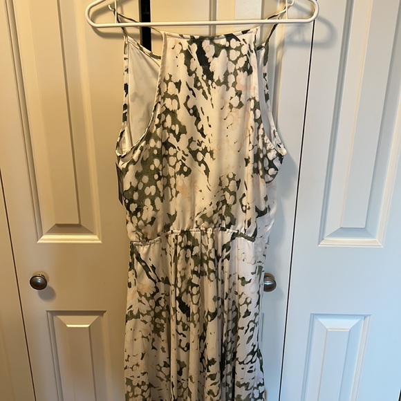 Mossimo white flowy midi dress in size small. - Picture 4 of 6